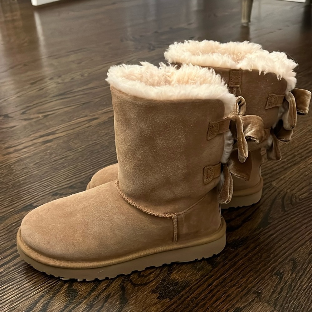 Ugg Bailey Bow Velvet Ribbon Boots Chestnut